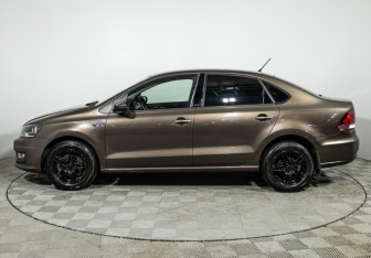 Подержанный автомобиль Volkswagen Polo Sedan 2016 года (8 фото)
