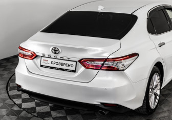 Подержанный автомобиль Toyota Camry Sedan 2019 года (14 фото)