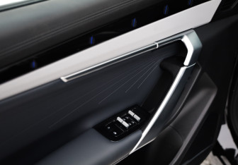 Подержанный автомобиль Geely Atlas 2024 года (23 фото)