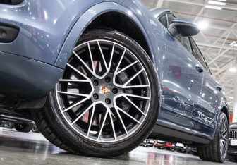 Подержанный автомобиль Porsche Cayenne 2018 года (2 фото)