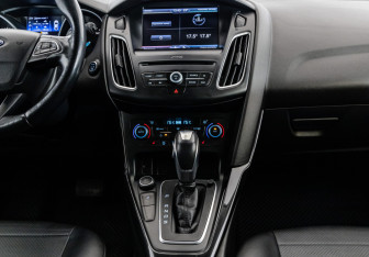 Подержанный автомобиль Ford Focus Wagon 2016 года (12 фото)