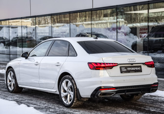 Подержанный автомобиль Audi A4 Sedan 2020 года (7 фото)