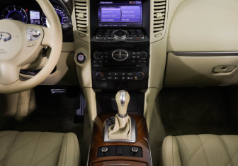 Подержанный автомобиль Infiniti FX 2012 года (11 фото)