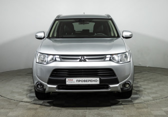 Подержанный автомобиль Mitsubishi Outlander 2014 года (2 фото)