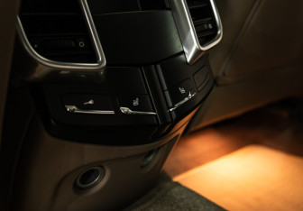 Подержанный автомобиль Porsche Cayenne 2010 года (25 фото)