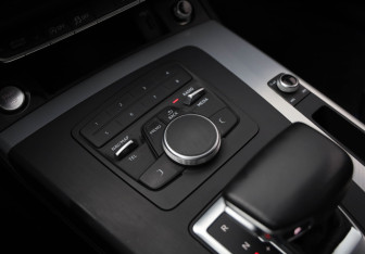 Подержанный автомобиль Audi Q5 2018 года (14 фото)