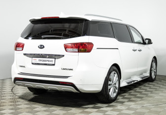 Подержанный автомобиль Kia Carnival 2017 года (5 фото)