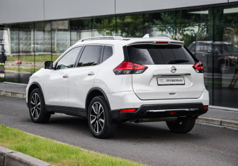 Подержанный автомобиль Nissan X-Trail 2019 года (8 фото)