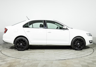 Подержанный автомобиль Skoda Rapid Liftback 2019 года (4 фото)