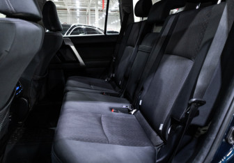 Подержанный автомобиль Toyota Land Cruiser Prado 2018 года (13 фото)
