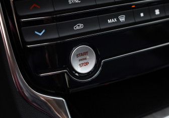 Подержанный автомобиль Jaguar XF Sedan 2016 года (18 фото)