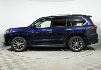 Подержанный автомобиль Lexus LX 2015 года (8 фото)