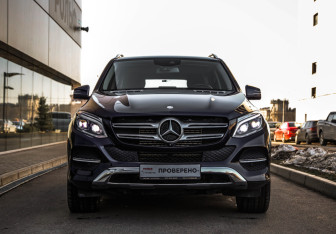 Подержанный автомобиль Mercedes-Benz GLE 2015 года (3 фото)