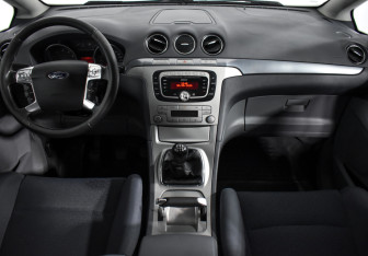 Подержанный автомобиль Ford S-MAX 2007 года (15 фото)