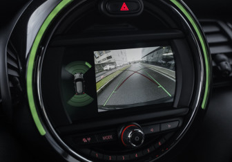 Подержанный автомобиль MINI Hatch 2020 года (16 фото)