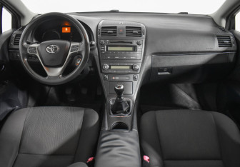Подержанный автомобиль Toyota Avensis Sedan 2009 года (13 фото)