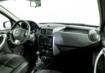 Подержанный автомобиль Nissan Terrano 2018 года (9 фото)