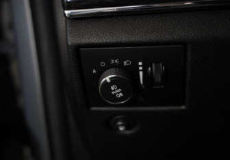 Подержанный автомобиль Jeep Grand Cherokee 2012 года (18 фото)