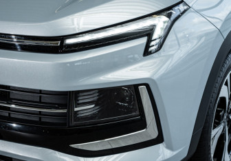 Новый Москвич 3 2024 (4 фото)