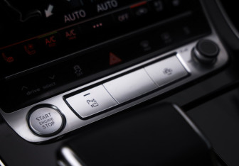 Подержанный автомобиль Audi Q8 2020 года (22 фото)