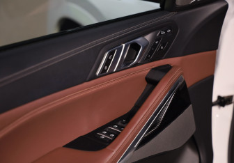 Подержанный автомобиль BMW X6 2020 года (28 фото)