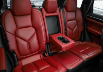 Подержанный автомобиль Porsche Cayenne 2016 года (33 фото)