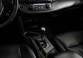 Подержанный автомобиль Toyota RAV4 2017 года (15 фото)