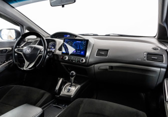 Подержанный автомобиль Honda Civic Sedan 2006 года (9 фото)