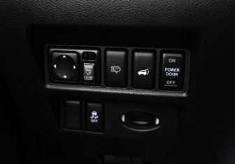 Подержанный автомобиль Infiniti FX 2012 года (28 фото)