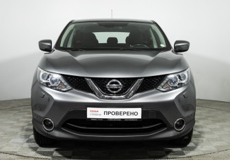 Подержанный автомобиль Nissan Qashqai 2014 года (2 фото)