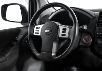 Подержанный автомобиль Nissan Pathfinder 2013 года (14 фото)
