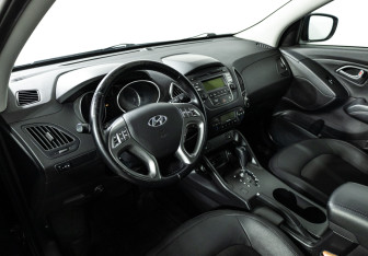 Подержанный автомобиль Hyundai ix35 2015 года (11 фото)