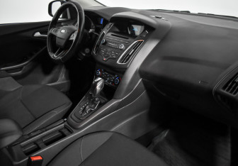 Подержанный автомобиль Ford Focus Hatchback 2015 года (13 фото)