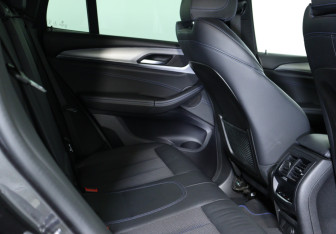 Подержанный автомобиль BMW X3 2018 года (22 фото)