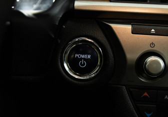 Подержанный автомобиль Lexus ES 2013 года (21 фото)