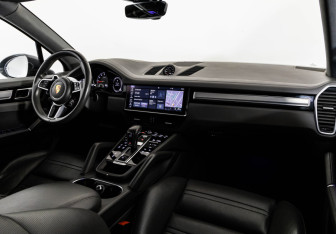 Подержанный автомобиль Porsche Cayenne 2018 года (12 фото)