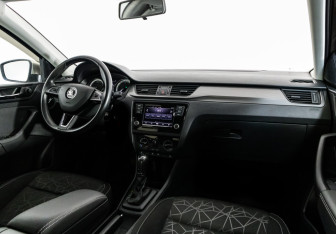 Подержанный автомобиль Skoda Rapid Liftback 2018 года (9 фото)