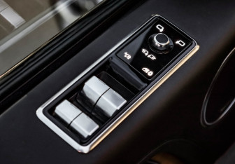 Подержанный автомобиль Land Rover Range Rover 2018 года (31 фото)