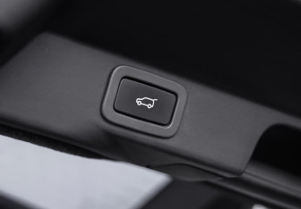 Подержанный автомобиль Land Rover Range Rover Sport 2015 года (33 фото)
