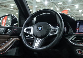 Подержанный автомобиль BMW X7 2020 года (36 фото)