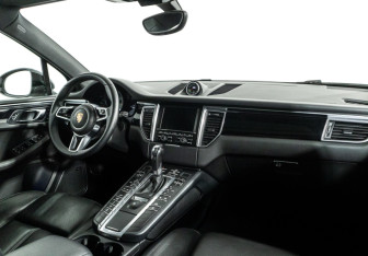 Подержанный автомобиль Porsche Macan 2015 года (9 фото)