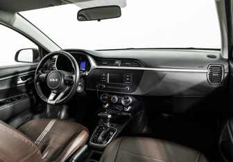 Подержанный автомобиль Kia Rio Hatchback 2021 года (9 фото)