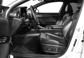 Подержанный автомобиль Kia K5 2021 года (12 фото)