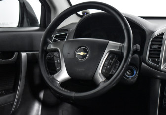 Подержанный автомобиль Chevrolet Captiva 2012 года (18 фото)