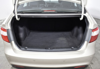 Подержанный автомобиль Kia Rio Sedan 2011 года (18 фото)