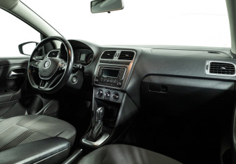 Подержанный автомобиль Volkswagen Polo Sedan 2017 года (9 фото)