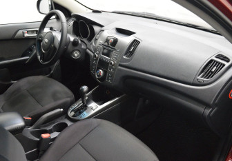 Подержанный автомобиль Kia Cerato Sedan 2010 года (12 фото)