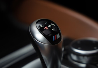 Подержанный автомобиль BMW X5 M 2016 года (25 фото)