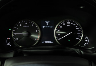 Подержанный автомобиль Lexus NX 2017 года (12 фото)