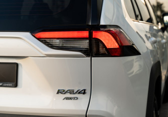 Новый Toyota RAV4 2025 (12 фото)